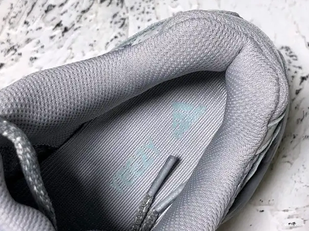 Yeezy 'Inertia' Adidas FW2549 Boost V2 700 0610